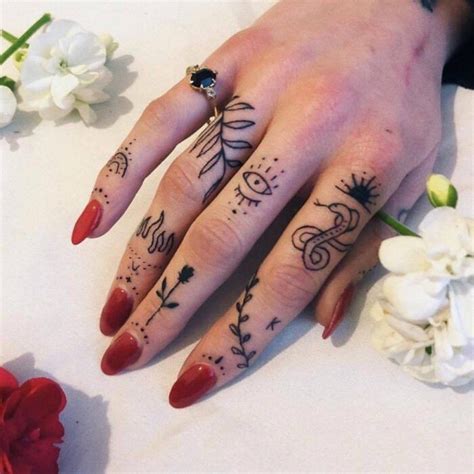 tatuaje en dedos mujer|Tatuajes en dedos para mujer